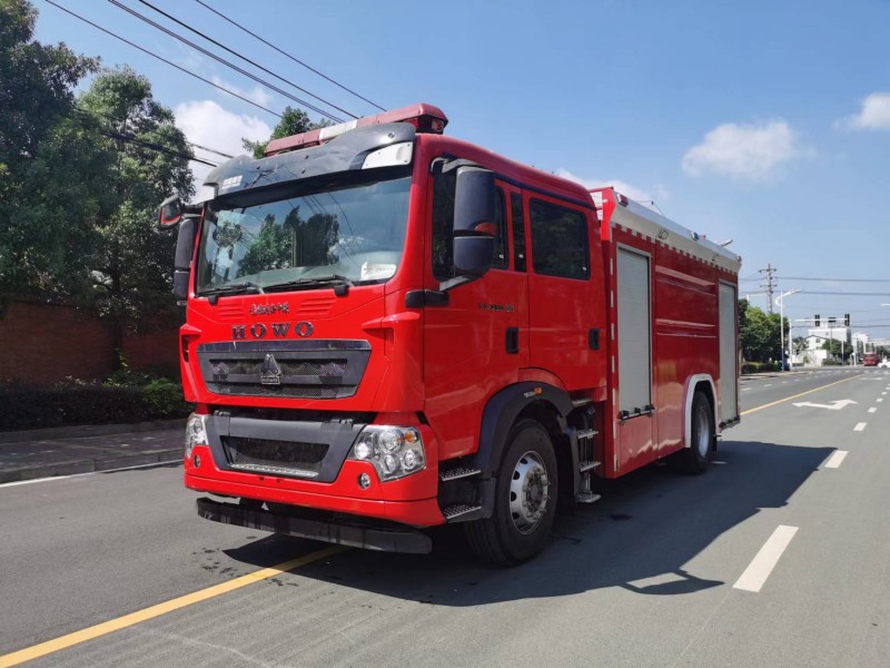 重汽豪（háo）沃  8噸  泡沫消防車